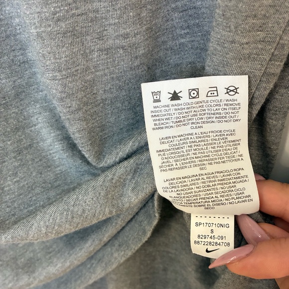 Nike lightweight long sleeve top - Picture 6 of 6